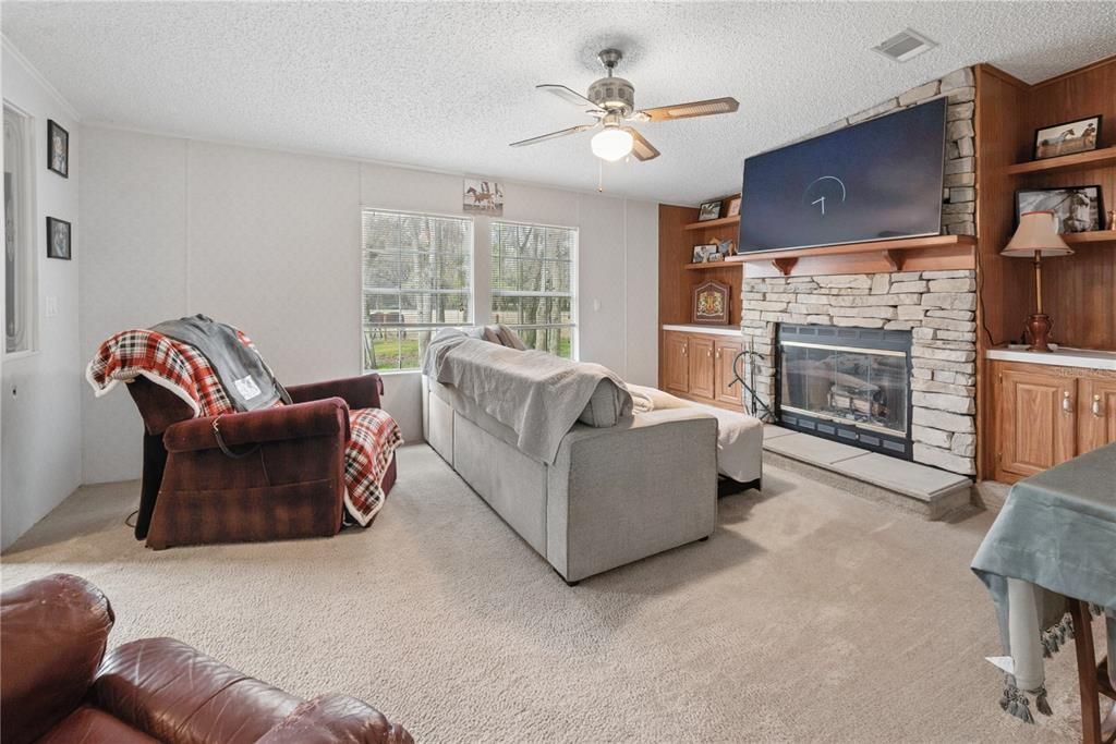 For Sale: $899,000 (3 beds, 2 baths, 1560 Square Feet)