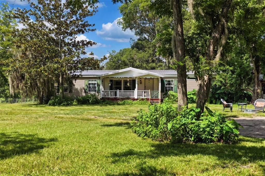 For Sale: $899,000 (3 beds, 2 baths, 1560 Square Feet)