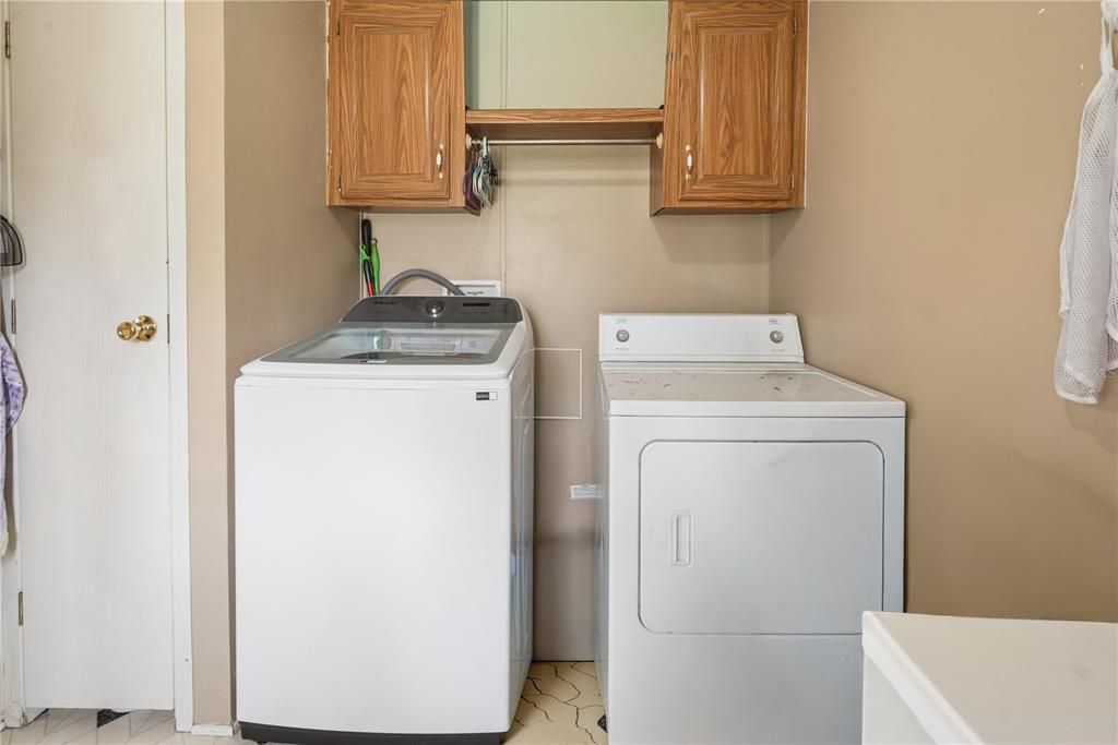 For Sale: $899,000 (3 beds, 2 baths, 1560 Square Feet)