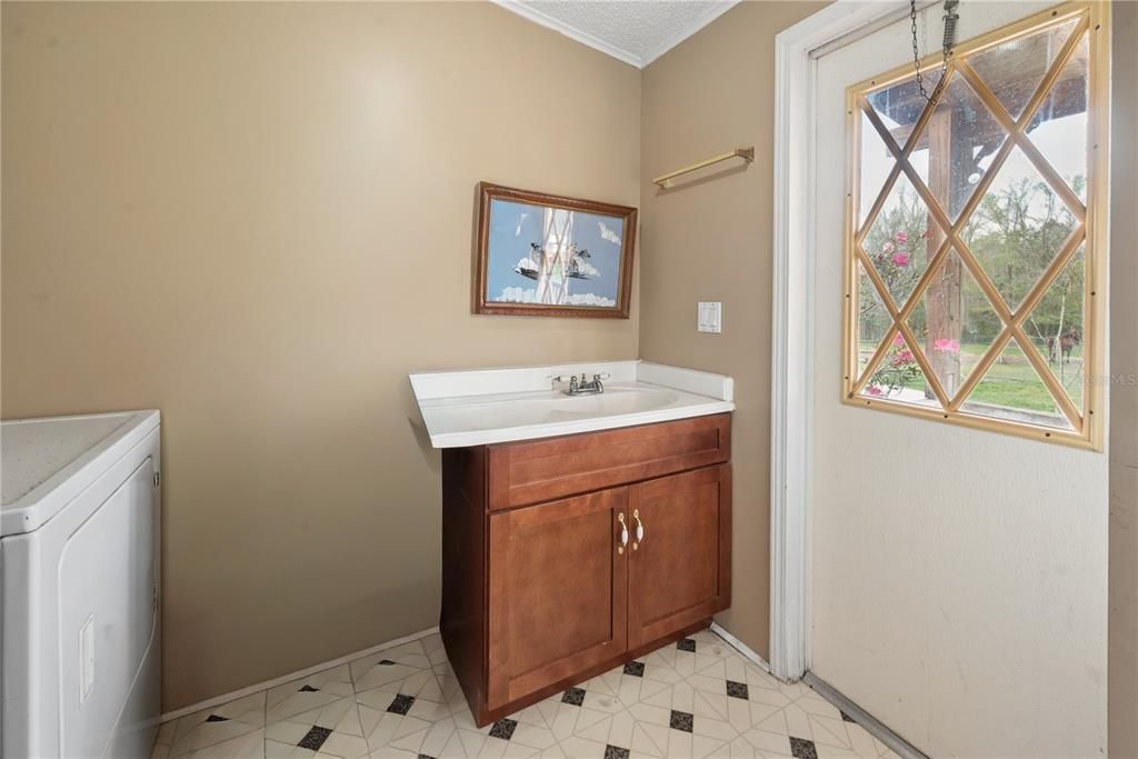 For Sale: $899,000 (3 beds, 2 baths, 1560 Square Feet)