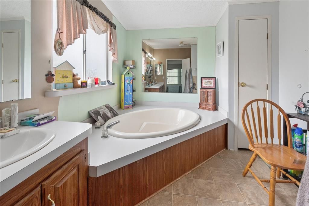 For Sale: $899,000 (3 beds, 2 baths, 1560 Square Feet)