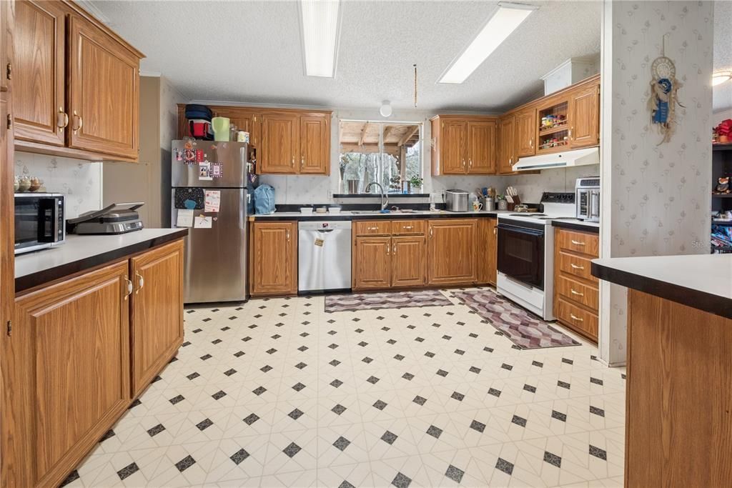 For Sale: $899,000 (3 beds, 2 baths, 1560 Square Feet)