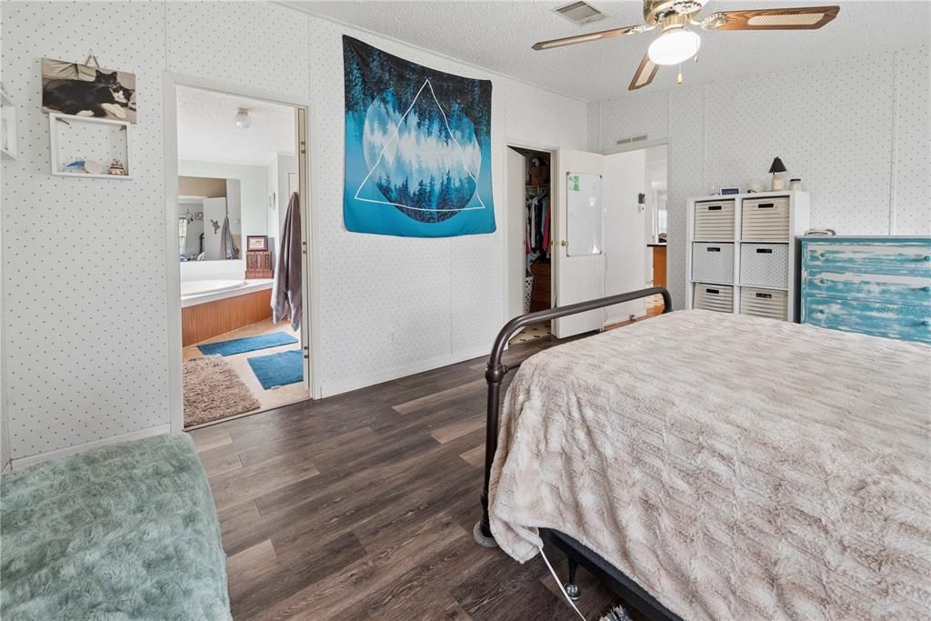 For Sale: $899,000 (3 beds, 2 baths, 1560 Square Feet)