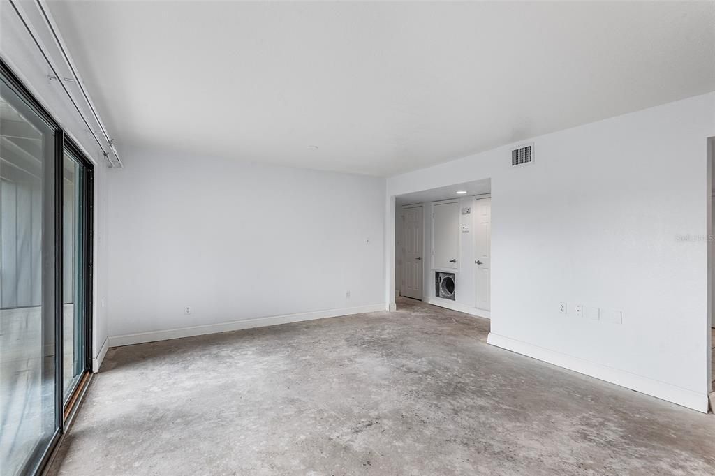 Active With Contract: $124,900 (2 beds, 2 baths, 1385 Square Feet)