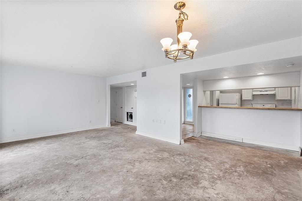 Active With Contract: $124,900 (2 beds, 2 baths, 1385 Square Feet)