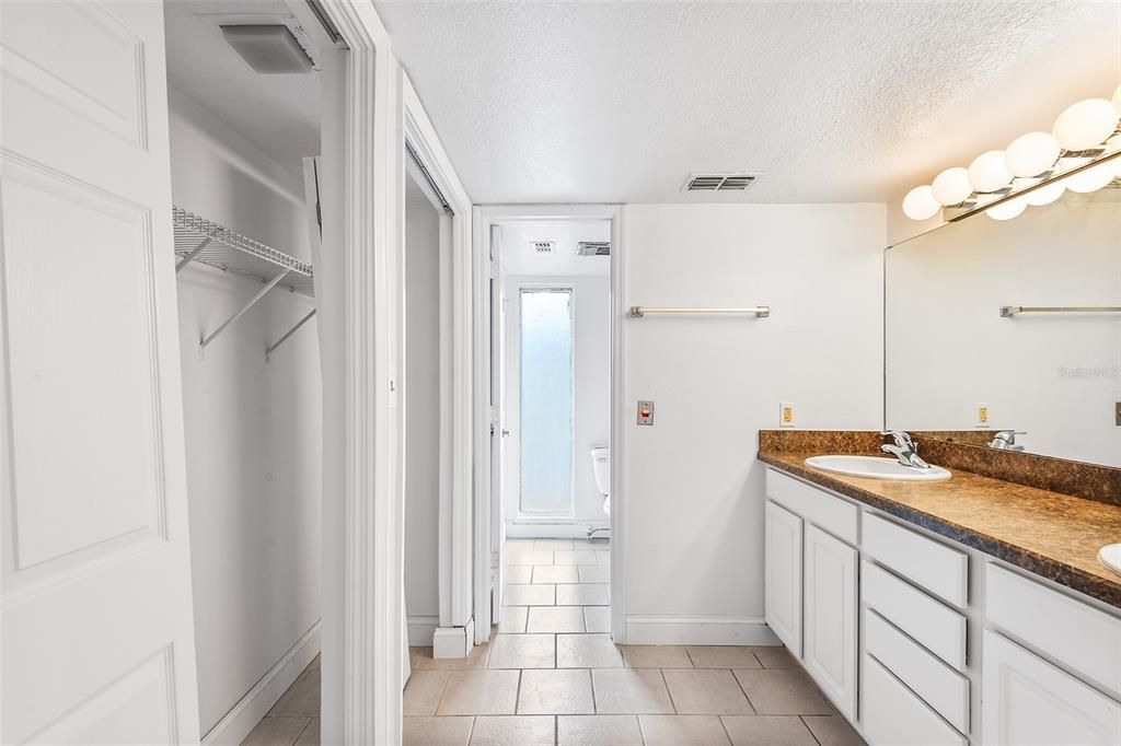 Active With Contract: $124,900 (2 beds, 2 baths, 1385 Square Feet)