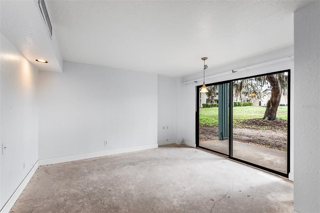 Active With Contract: $124,900 (2 beds, 2 baths, 1385 Square Feet)