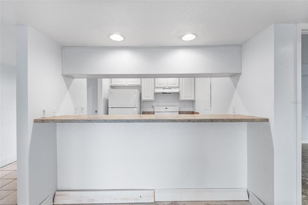 Active With Contract: $124,900 (2 beds, 2 baths, 1385 Square Feet)
