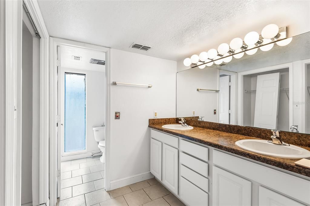 Active With Contract: $124,900 (2 beds, 2 baths, 1385 Square Feet)