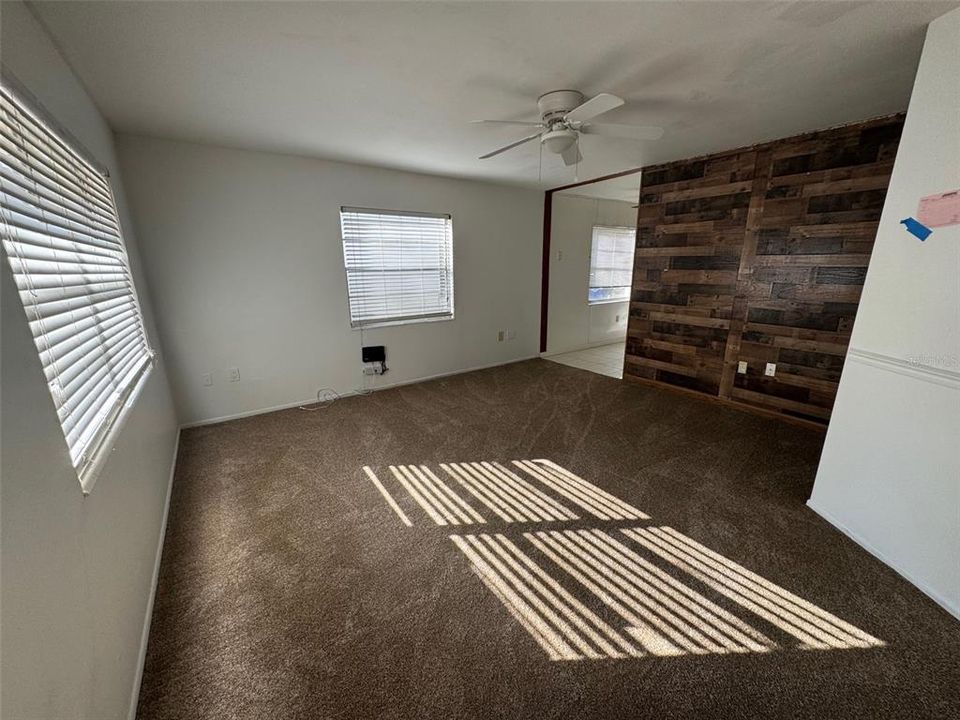 Activo con contrato: $1,400 (3 camas, 2 baños, 1175 Pies cuadrados)