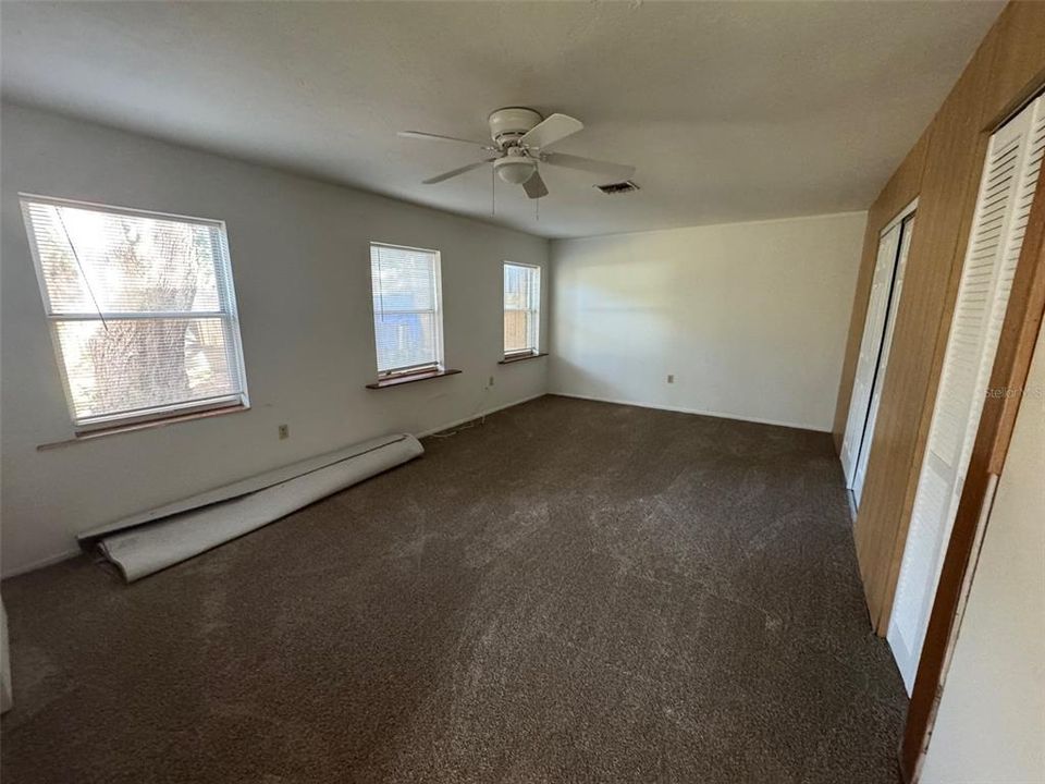 Activo con contrato: $1,400 (3 camas, 2 baños, 1175 Pies cuadrados)