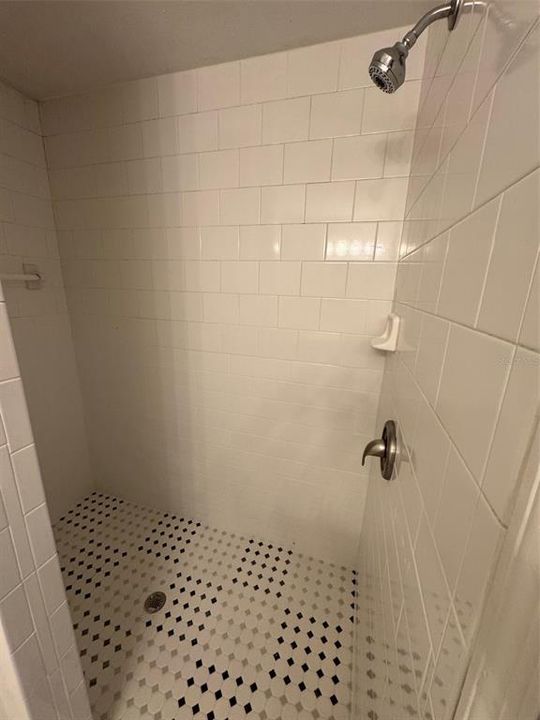 Activo con contrato: $1,400 (3 camas, 2 baños, 1175 Pies cuadrados)