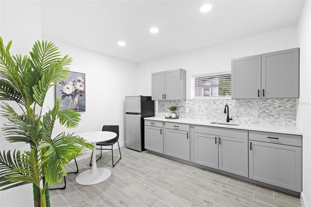 На продажу: $894,900 (8 спален, 6 ванн, 3400 Квадратных фут)