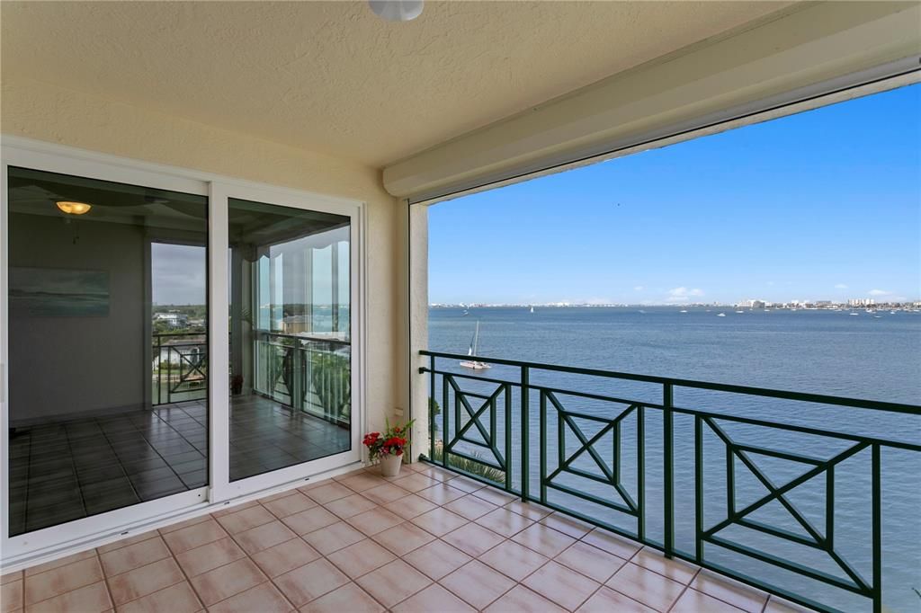 Active With Contract: $795,000 (2 beds, 2 baths, 1510 Square Feet)