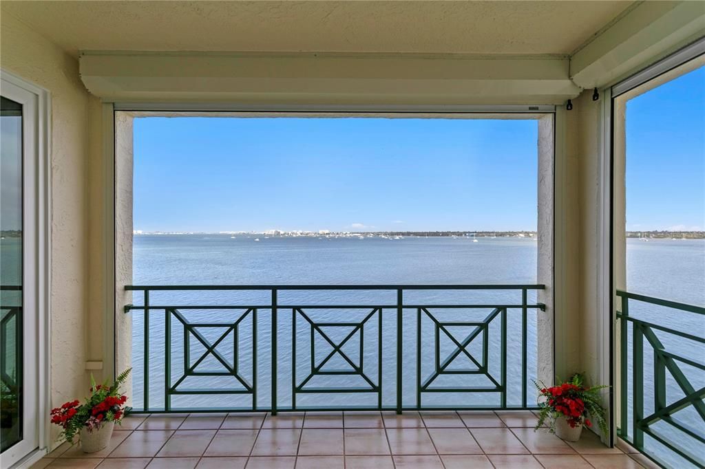 Active With Contract: $795,000 (2 beds, 2 baths, 1510 Square Feet)