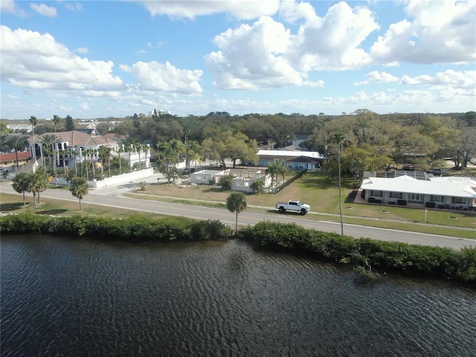 待售: $450,000 (0.37 acres)