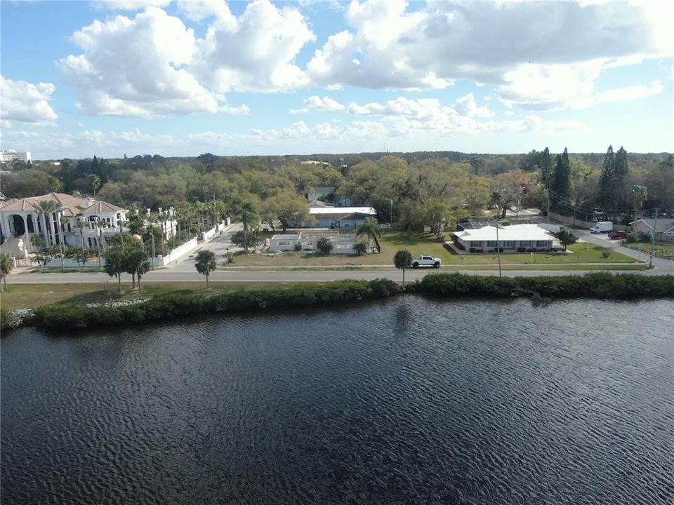 待售: $450,000 (0.37 acres)