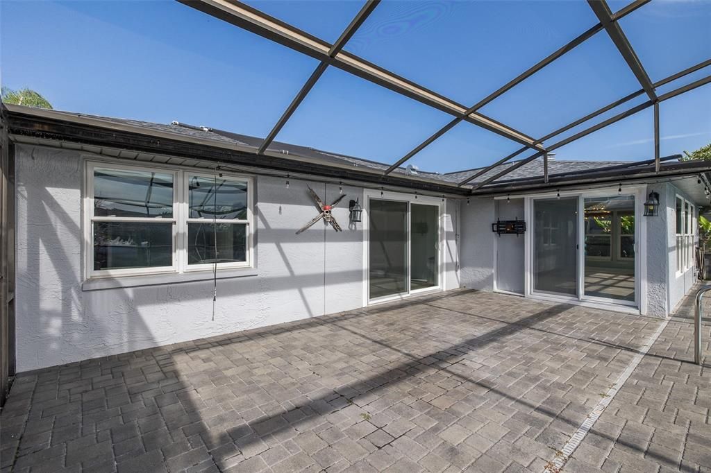 Active With Contract: $469,000 (3 beds, 2 baths, 2136 Square Feet)