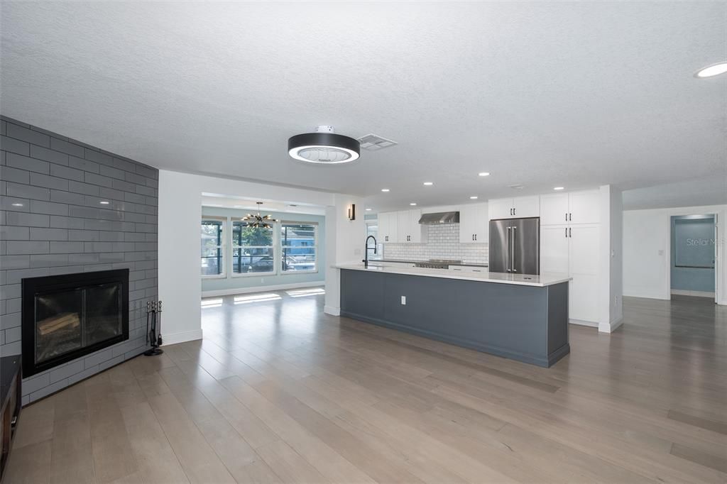 Active With Contract: $469,000 (3 beds, 2 baths, 2136 Square Feet)
