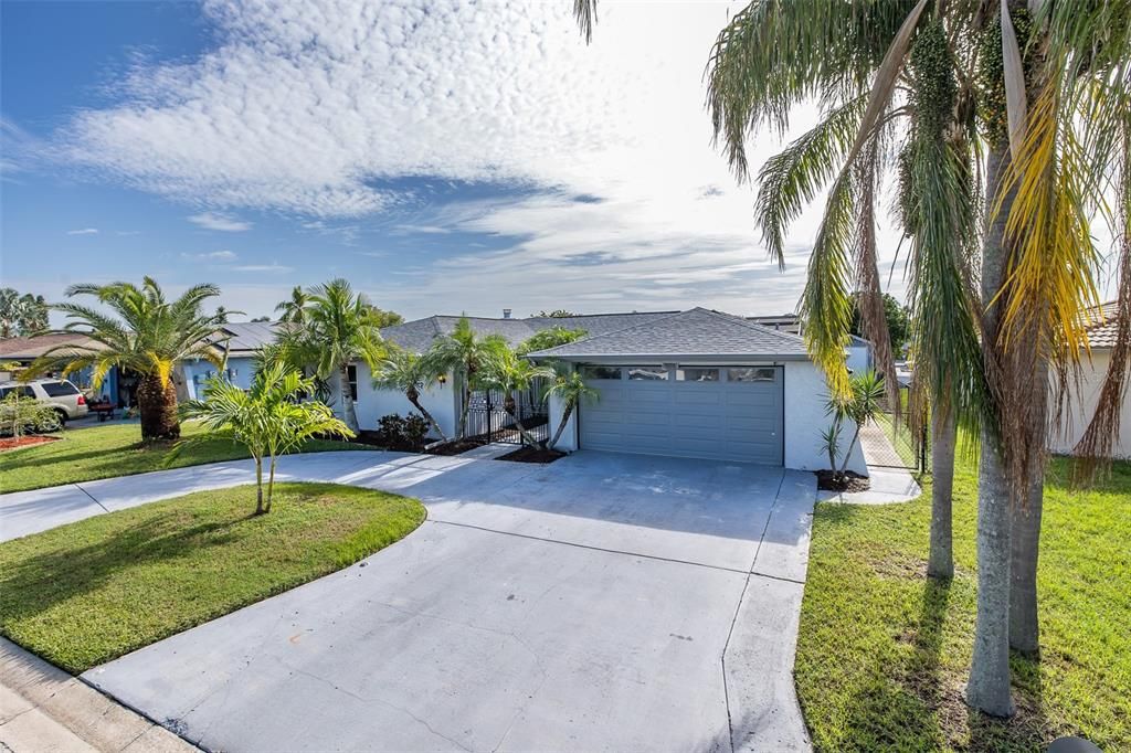 Active With Contract: $469,000 (3 beds, 2 baths, 2136 Square Feet)