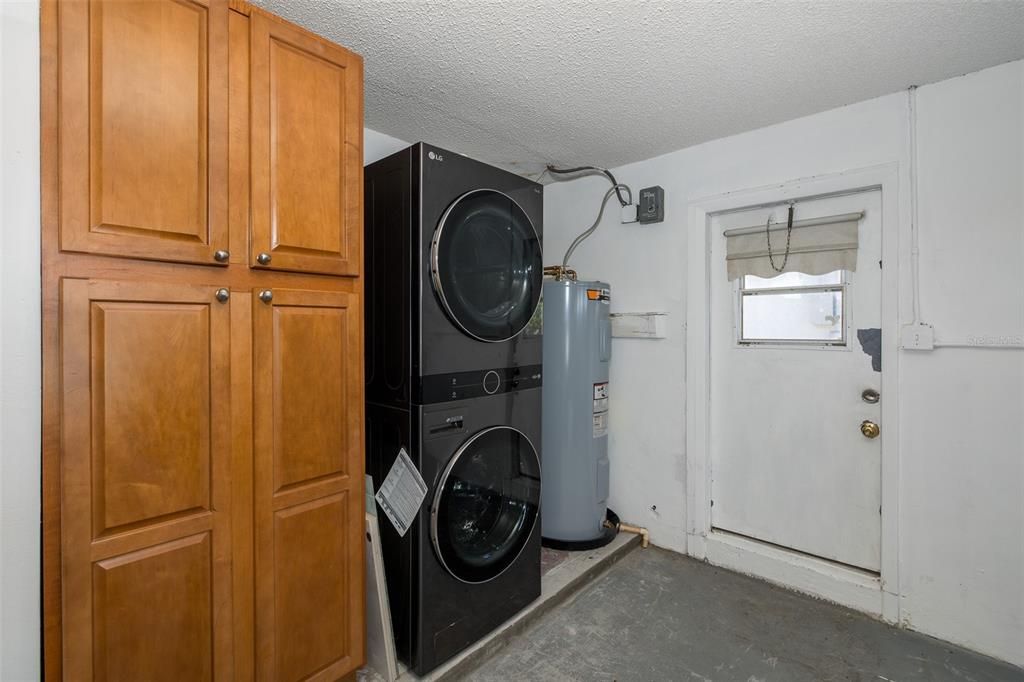 Active With Contract: $469,000 (3 beds, 2 baths, 2136 Square Feet)