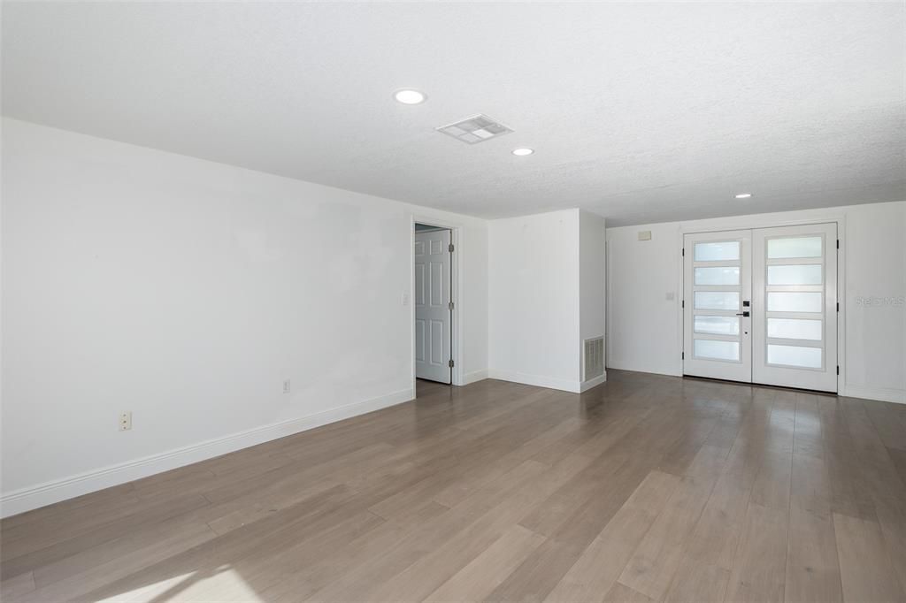 Active With Contract: $469,000 (3 beds, 2 baths, 2136 Square Feet)