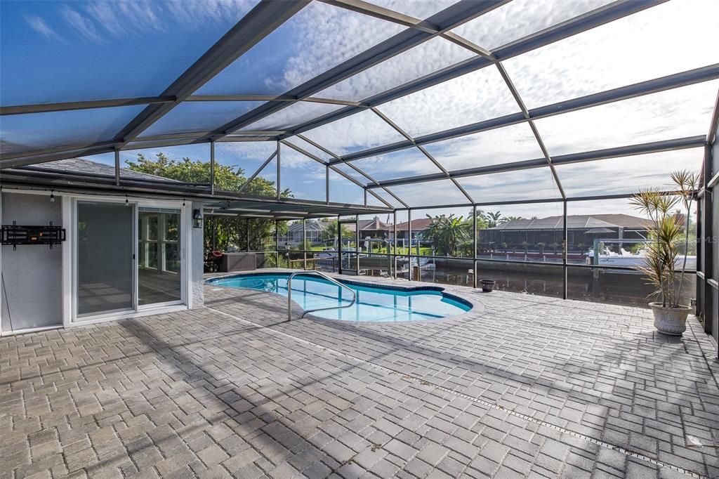 Active With Contract: $469,000 (3 beds, 2 baths, 2136 Square Feet)