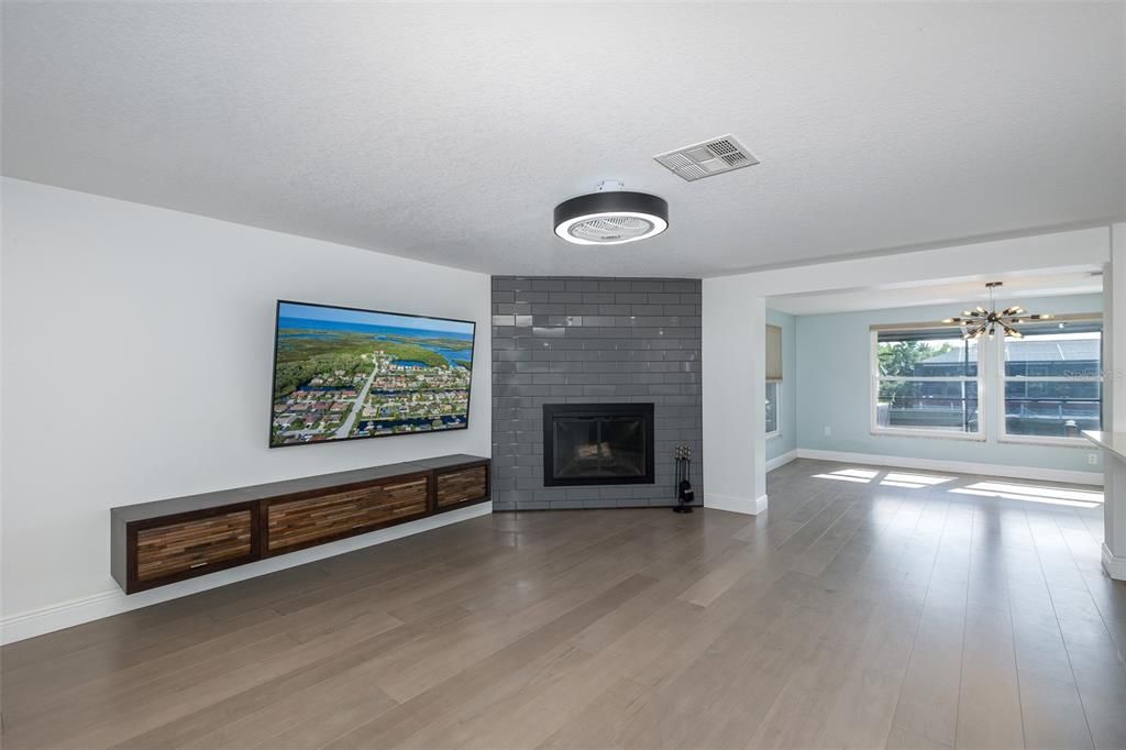 Active With Contract: $469,000 (3 beds, 2 baths, 2136 Square Feet)