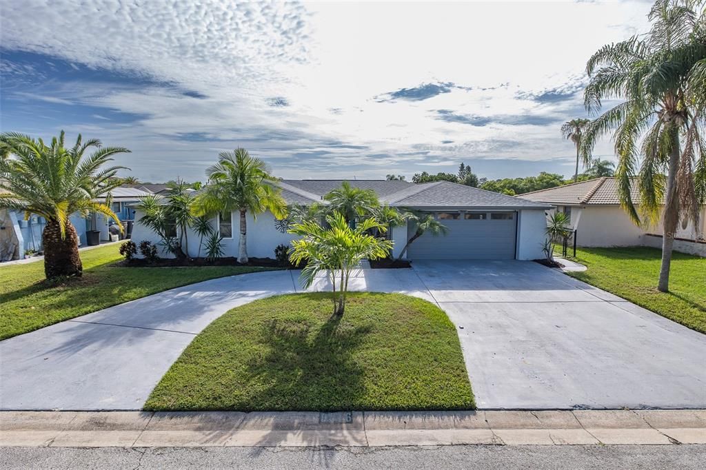 Active With Contract: $469,000 (3 beds, 2 baths, 2136 Square Feet)