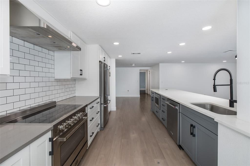 Active With Contract: $469,000 (3 beds, 2 baths, 2136 Square Feet)