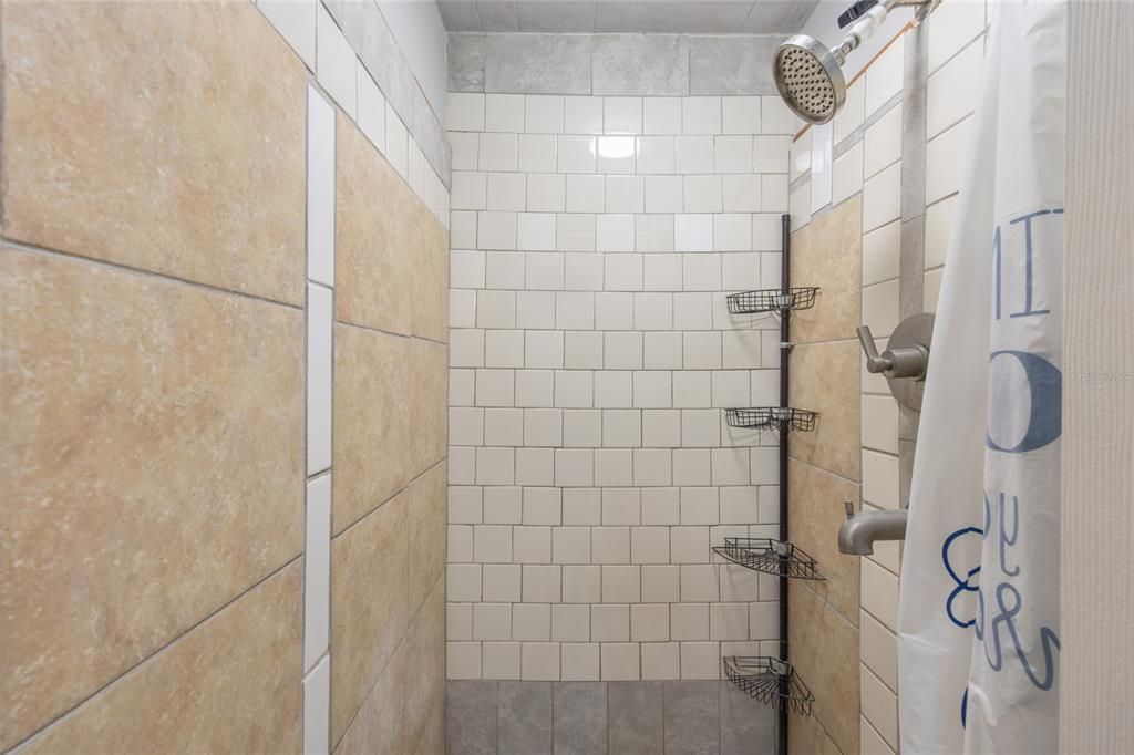 For Sale: $149,900 (2 beds, 1 baths, 460 Square Feet)