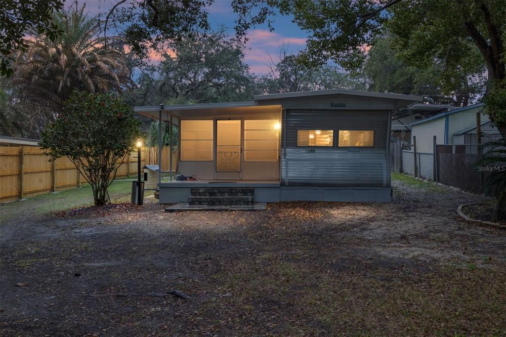 For Sale: $149,900 (2 beds, 1 baths, 460 Square Feet)