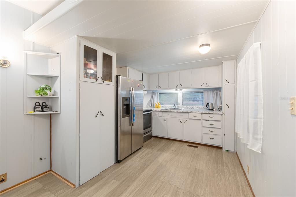 For Sale: $149,900 (2 beds, 1 baths, 460 Square Feet)