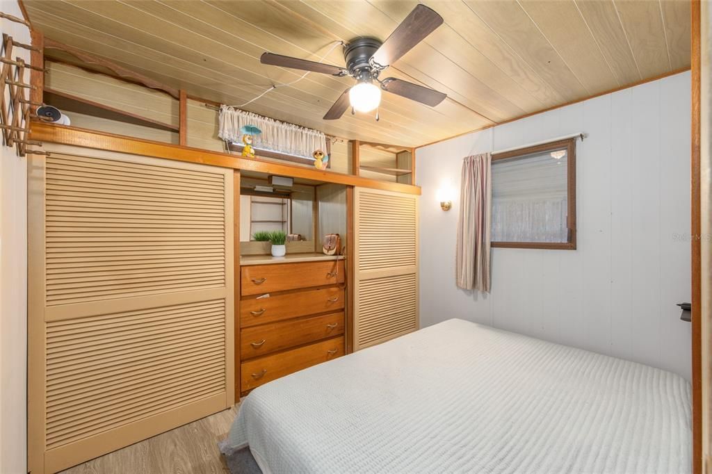 For Sale: $149,900 (2 beds, 1 baths, 460 Square Feet)