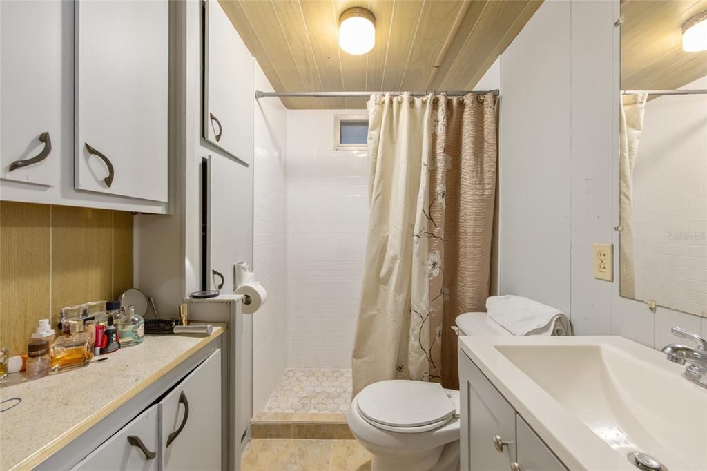 For Sale: $149,900 (2 beds, 1 baths, 460 Square Feet)