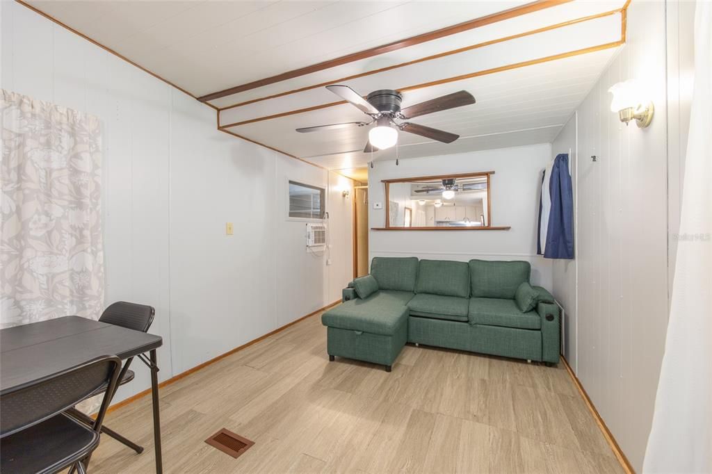 For Sale: $149,900 (2 beds, 1 baths, 460 Square Feet)