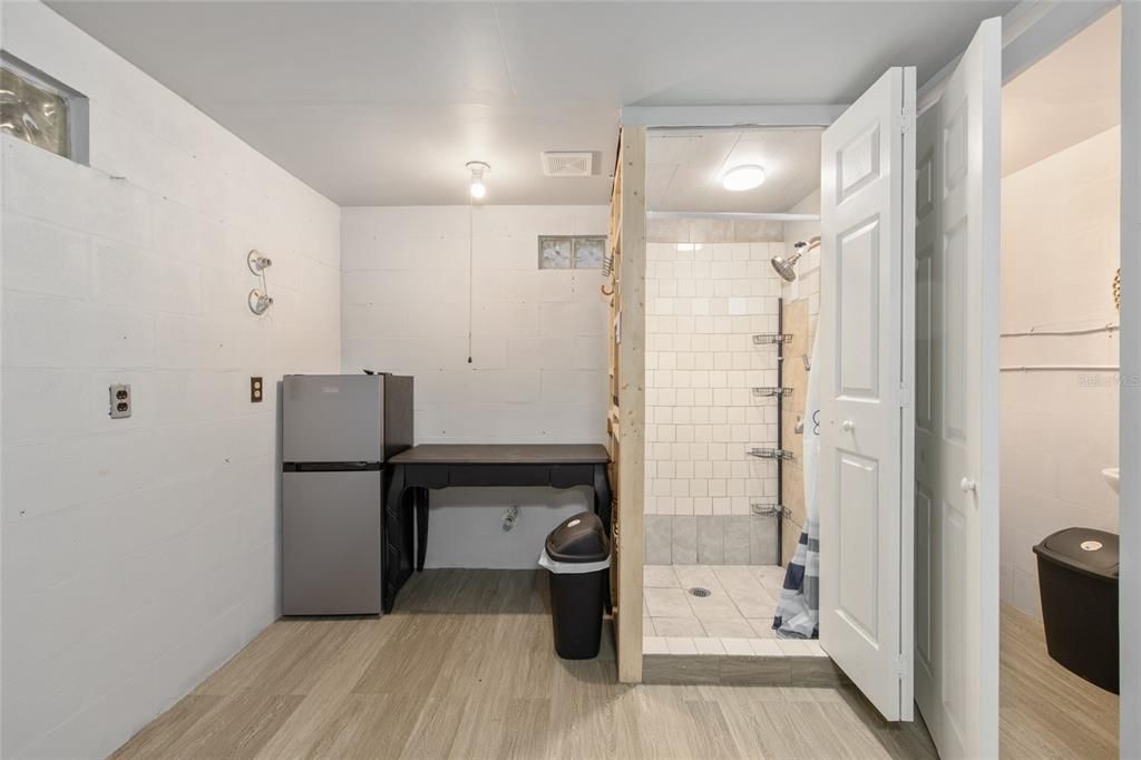 For Sale: $149,900 (2 beds, 1 baths, 460 Square Feet)