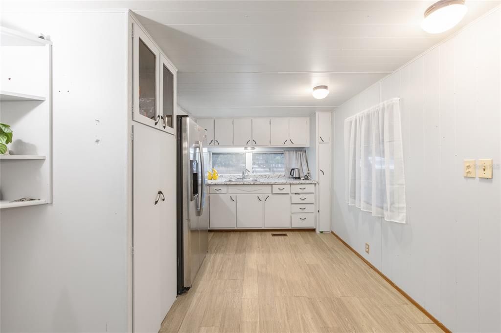 For Sale: $149,900 (2 beds, 1 baths, 460 Square Feet)