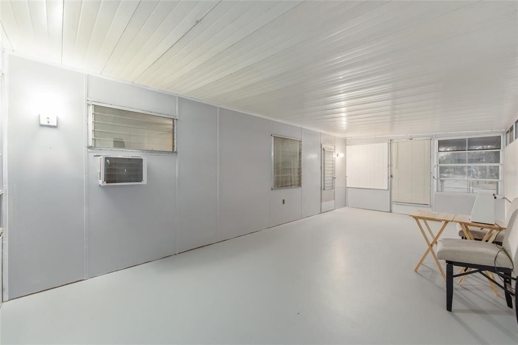 For Sale: $149,900 (2 beds, 1 baths, 460 Square Feet)