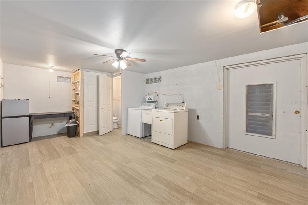 For Sale: $149,900 (2 beds, 1 baths, 460 Square Feet)