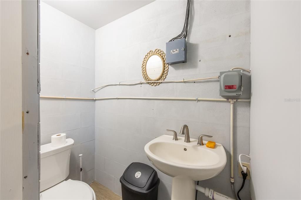 For Sale: $149,900 (2 beds, 1 baths, 460 Square Feet)