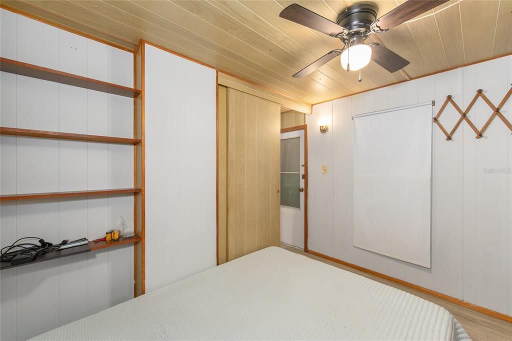 For Sale: $149,900 (2 beds, 1 baths, 460 Square Feet)