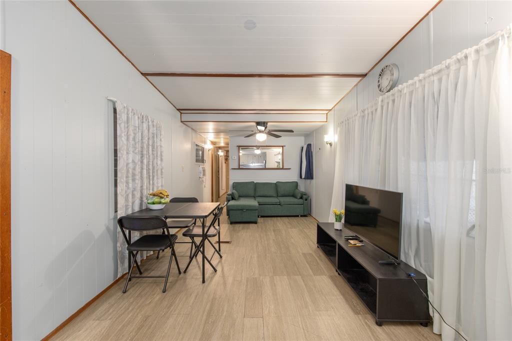 For Sale: $149,900 (2 beds, 1 baths, 460 Square Feet)