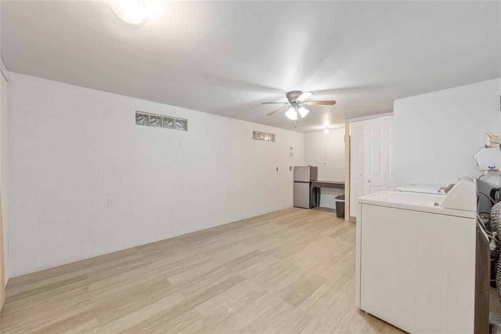 For Sale: $149,900 (2 beds, 1 baths, 460 Square Feet)