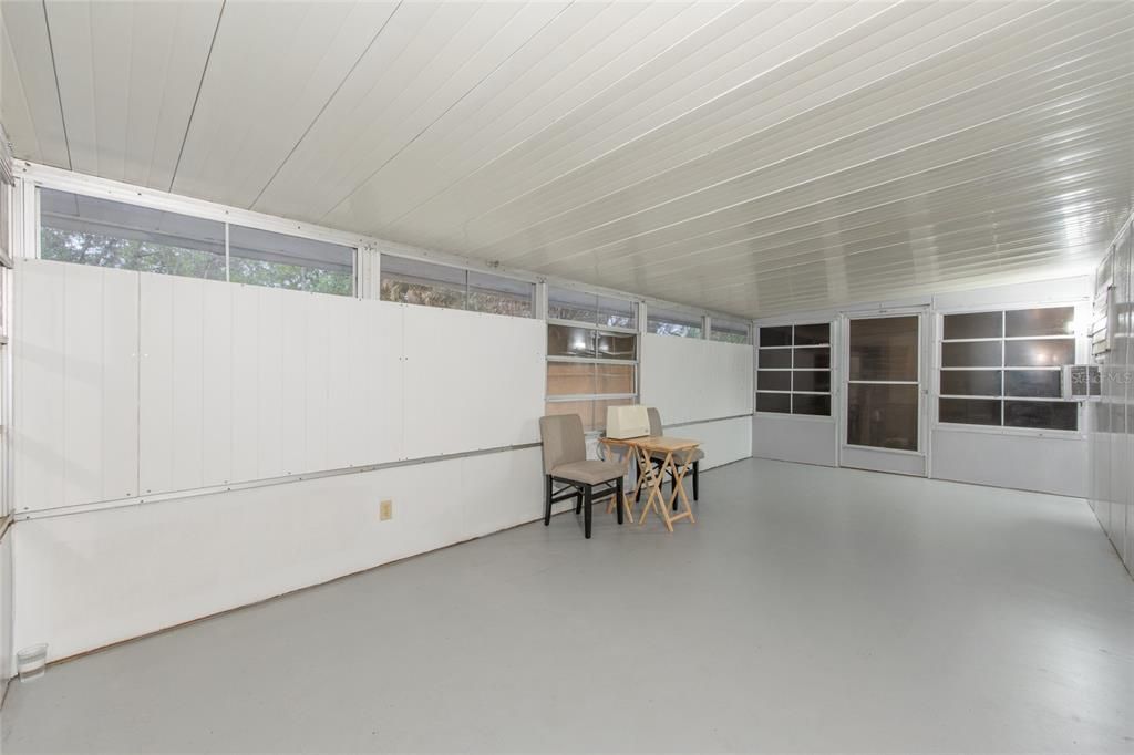 For Sale: $149,900 (2 beds, 1 baths, 460 Square Feet)