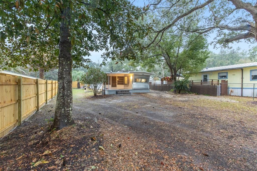 For Sale: $149,900 (2 beds, 1 baths, 460 Square Feet)