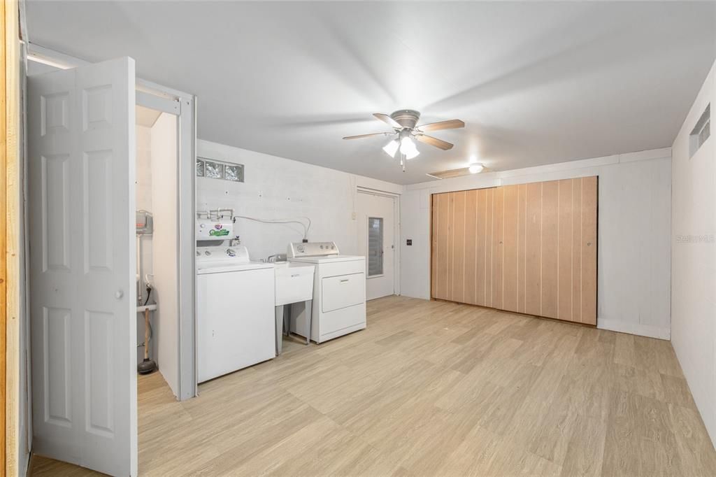 For Sale: $149,900 (2 beds, 1 baths, 460 Square Feet)