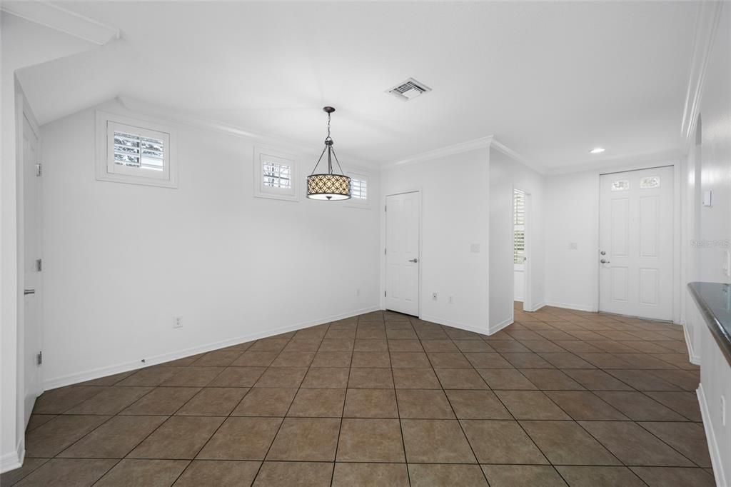 Activo con contrato: $439,000 (3 camas, 2 baños, 1680 Pies cuadrados)