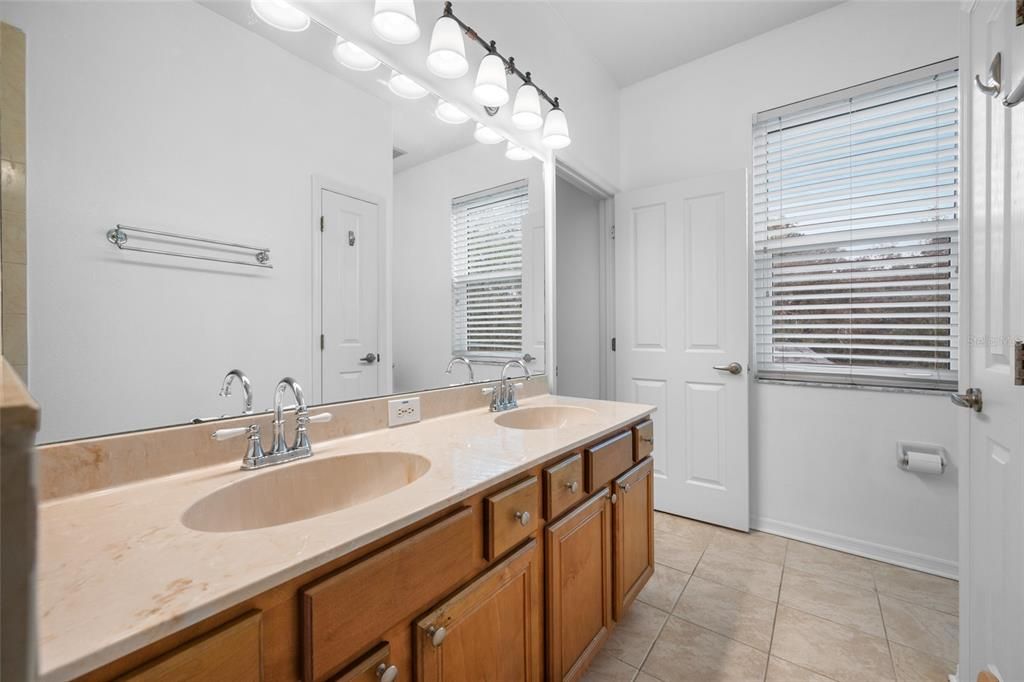 Activo con contrato: $439,000 (3 camas, 2 baños, 1680 Pies cuadrados)