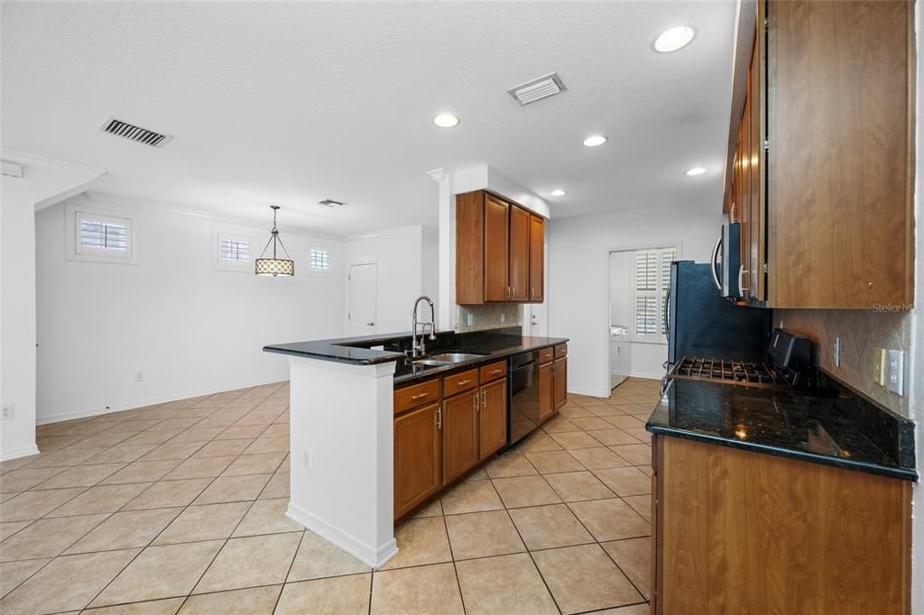 Activo con contrato: $439,000 (3 camas, 2 baños, 1680 Pies cuadrados)
